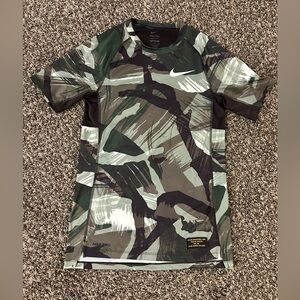Nike Pro Dri-FIT men's short-sleeve "Cascade Brushstroke Camo" size small